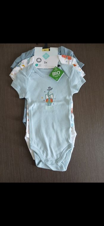 Lot 3 bodies manches courtes garçon tex baby 60 cm 3 mois