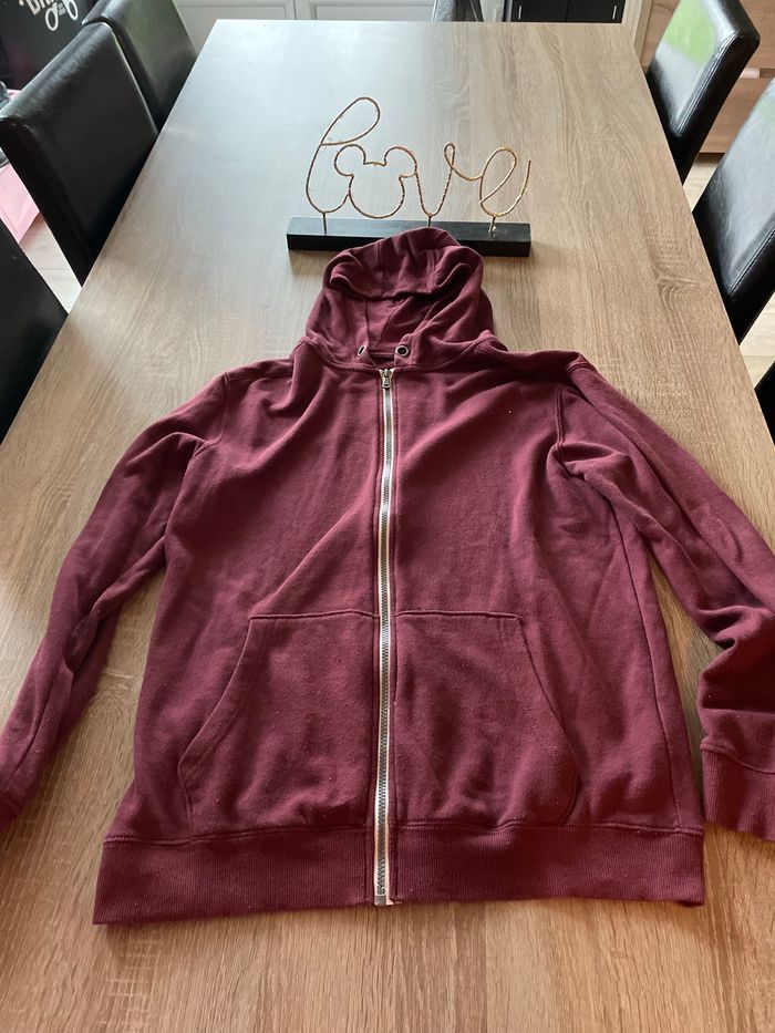 Très belle veste zippé bordeaux kiabi taille 16 ans