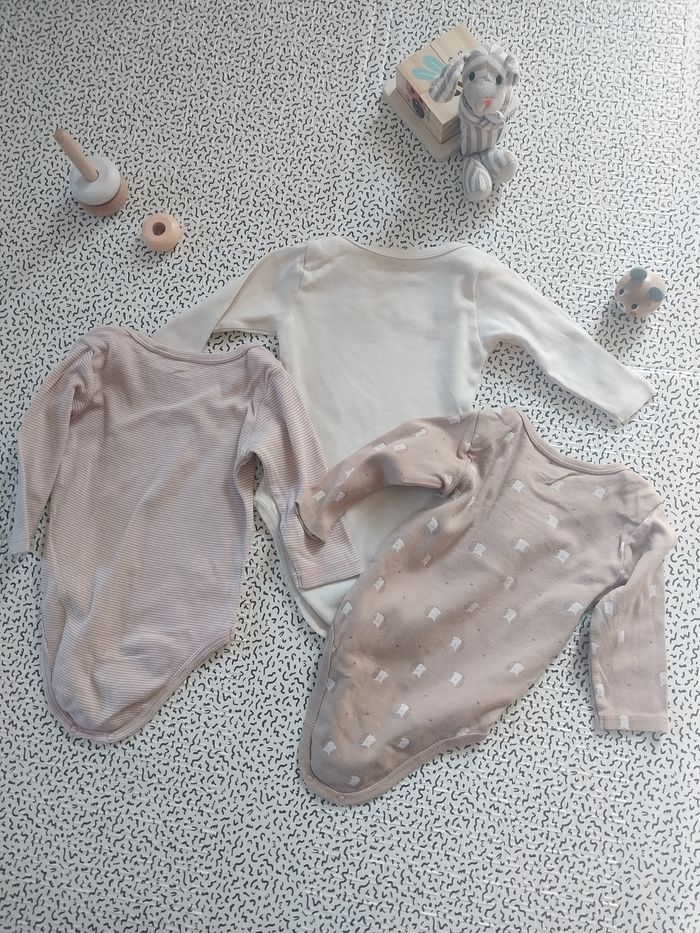 Lot de 3 bodies manches longues – Kiabi – Taille 6 mois - photo numéro 3