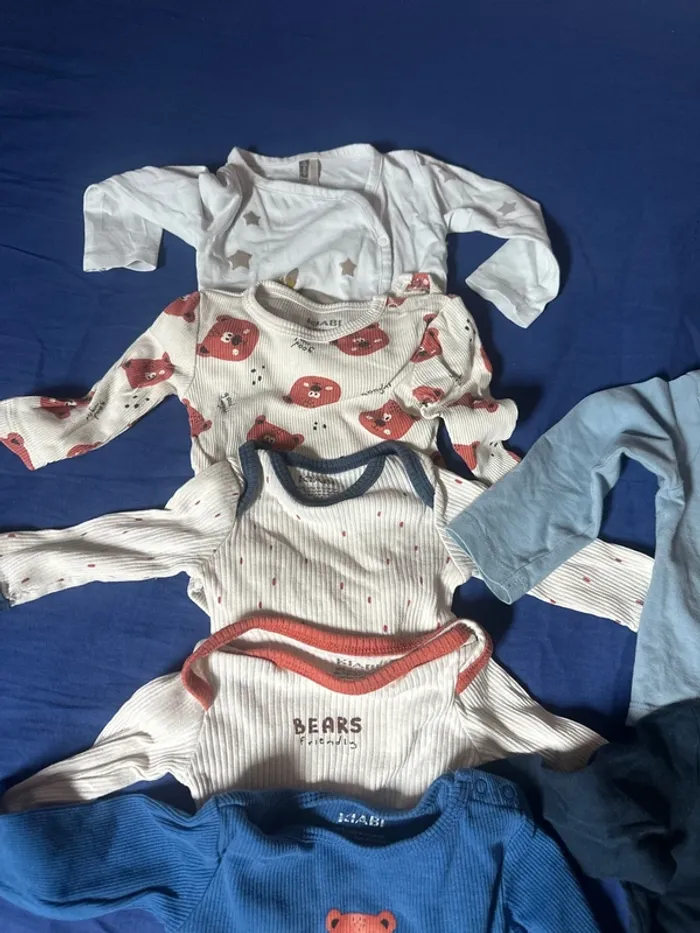 Lot body manches 3 mois - photo numéro 2