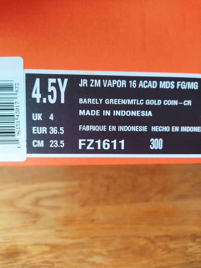 Crampons Nike T 36.5 - photo numéro 8
