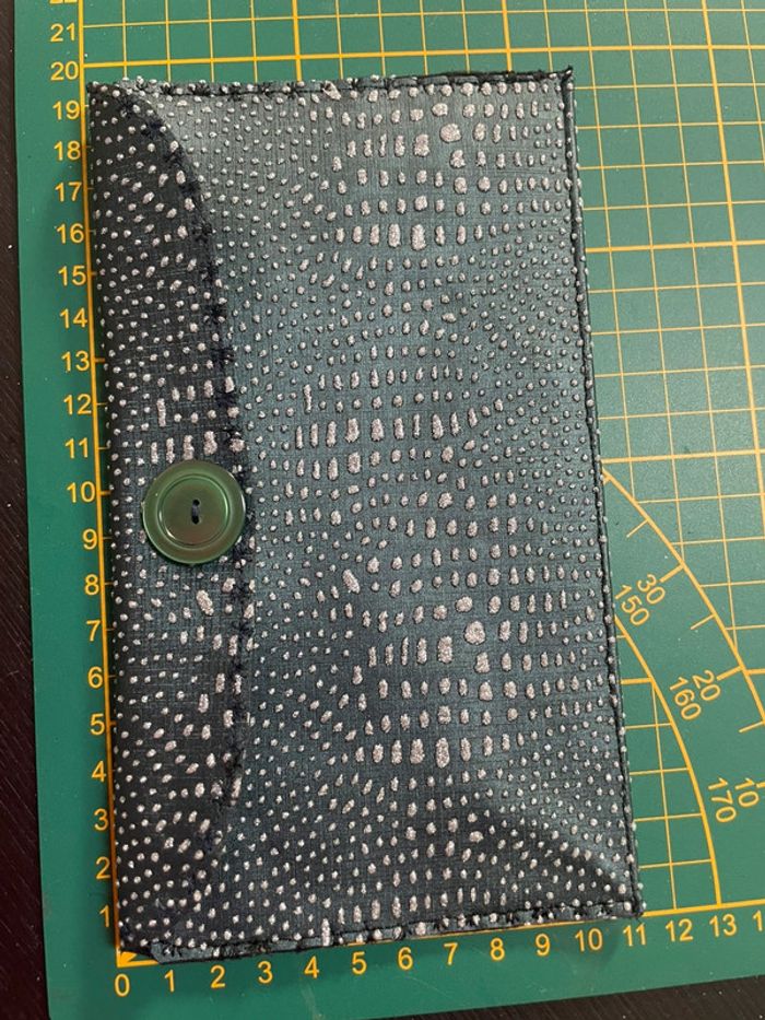 Jolie pochette similicuir vert avec reliefs neuve sac lunettes maquillage etc - photo numéro 14