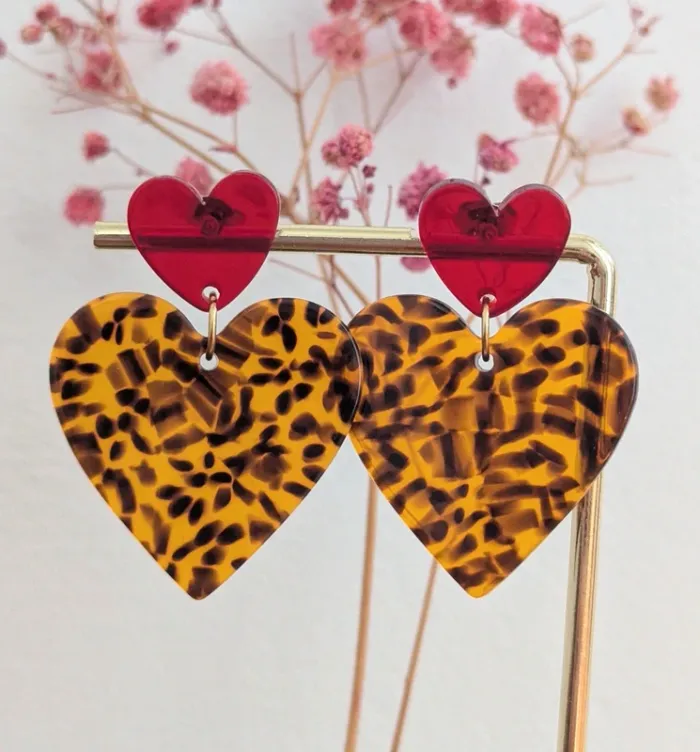 Boucles d'oreilles pendantes double cœur léopard rouge
