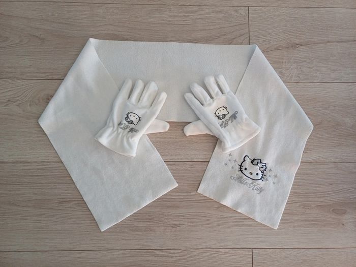 Ensemble fille écharpe avec gants taille 6-8 ans Hello Kitty