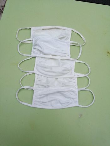 Masques en tissus blancs