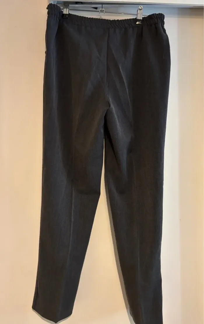 Jolie pantalon gris léger taille 36-38 en très bon état - photo numéro 5