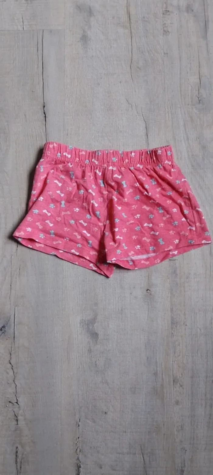 Short fille