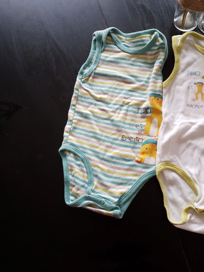 3 Bodies sans manche - photo numéro 4