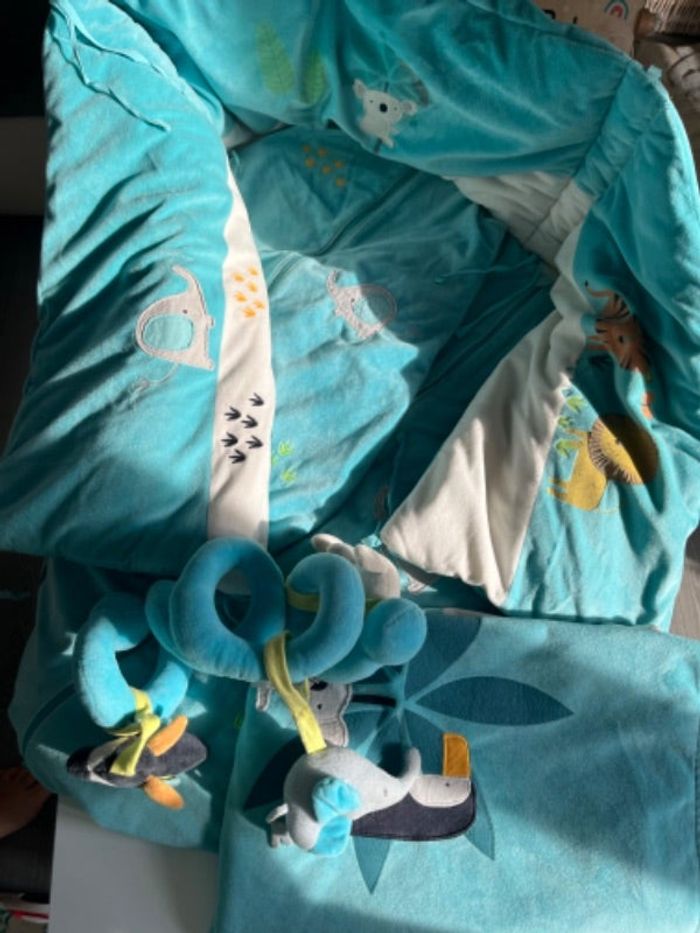 Ensemble gigoteuse/tour de lit