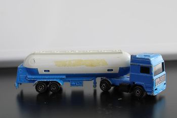 Majorette camion tracteur plus citerne