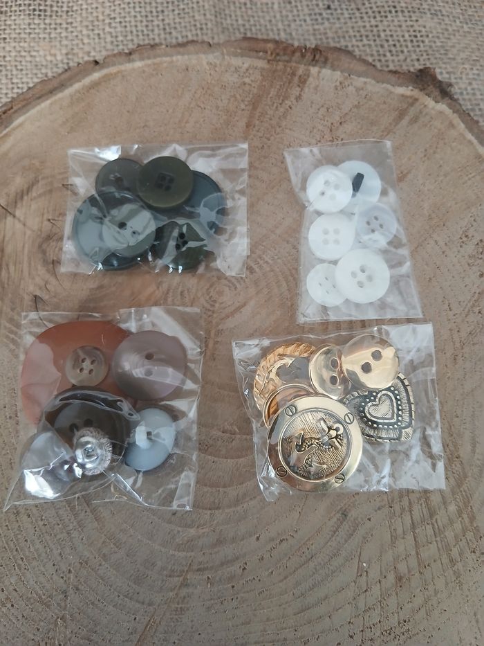 Lot de 4 sachets de boutons