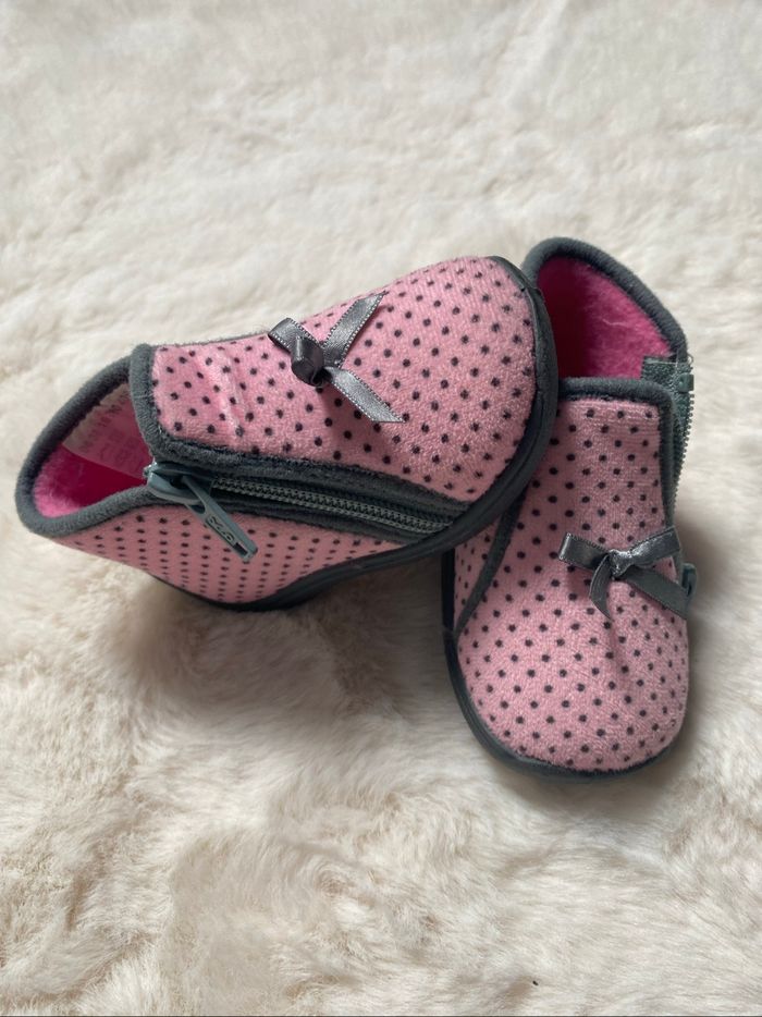 Chaussons Tooti rose à pois - Taille 19 - TBE 💗 - photo numéro 2