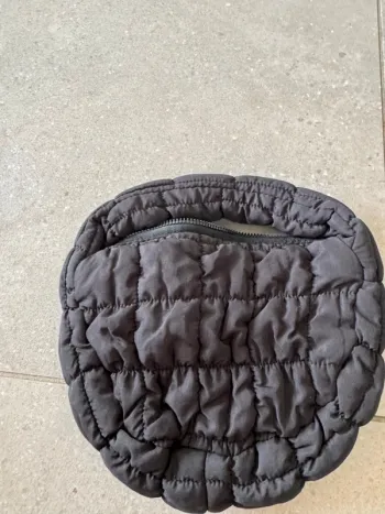 Petit sac noir, très bon état, 18x15cm