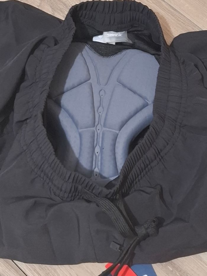 Short homme vtt rembourrage assise 4D noir - photo numéro 2