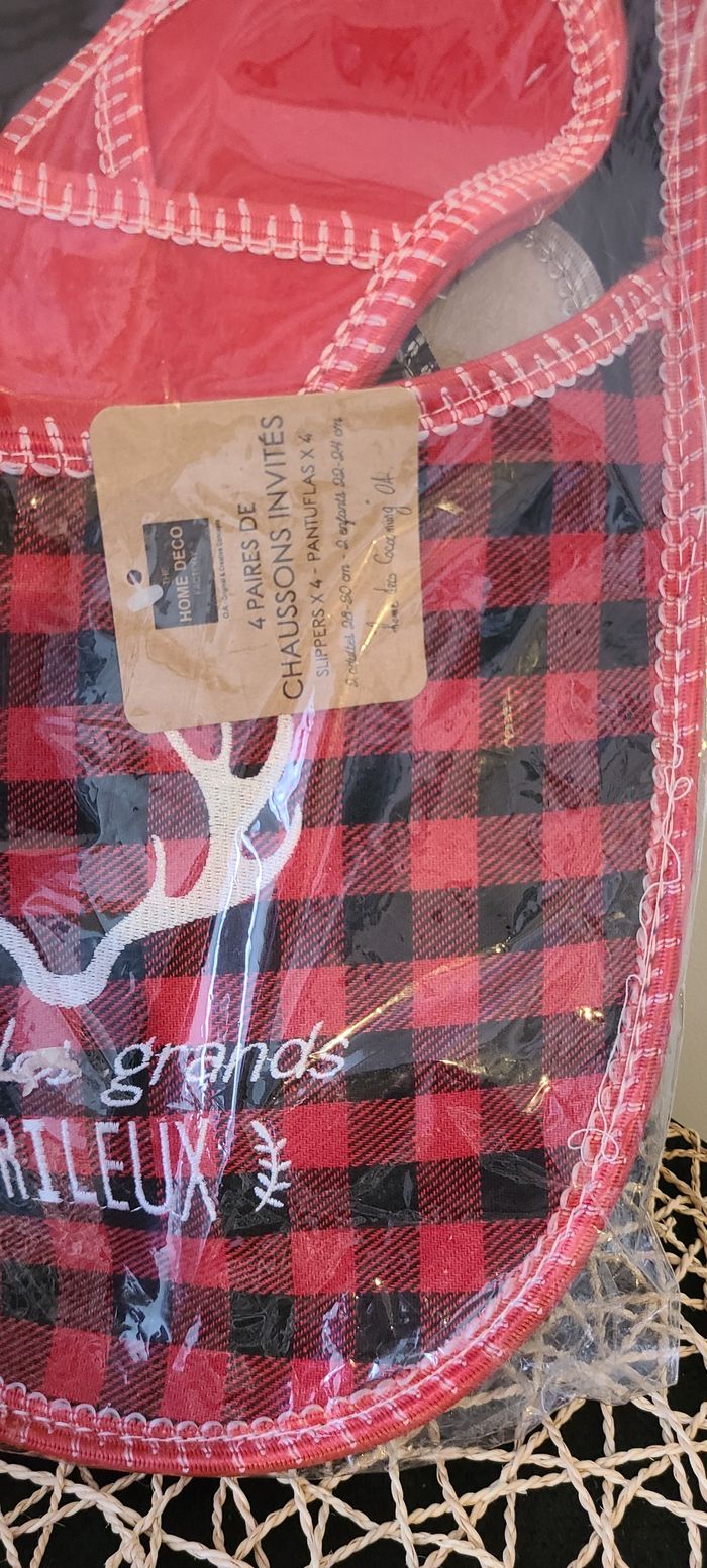 Lot de chaussons invités La Nuit Carreaux rouges - photo numéro 5