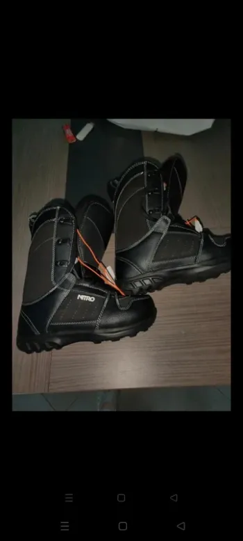 Botte de snowboard neuves avec étiquette valeur 149.95 euros