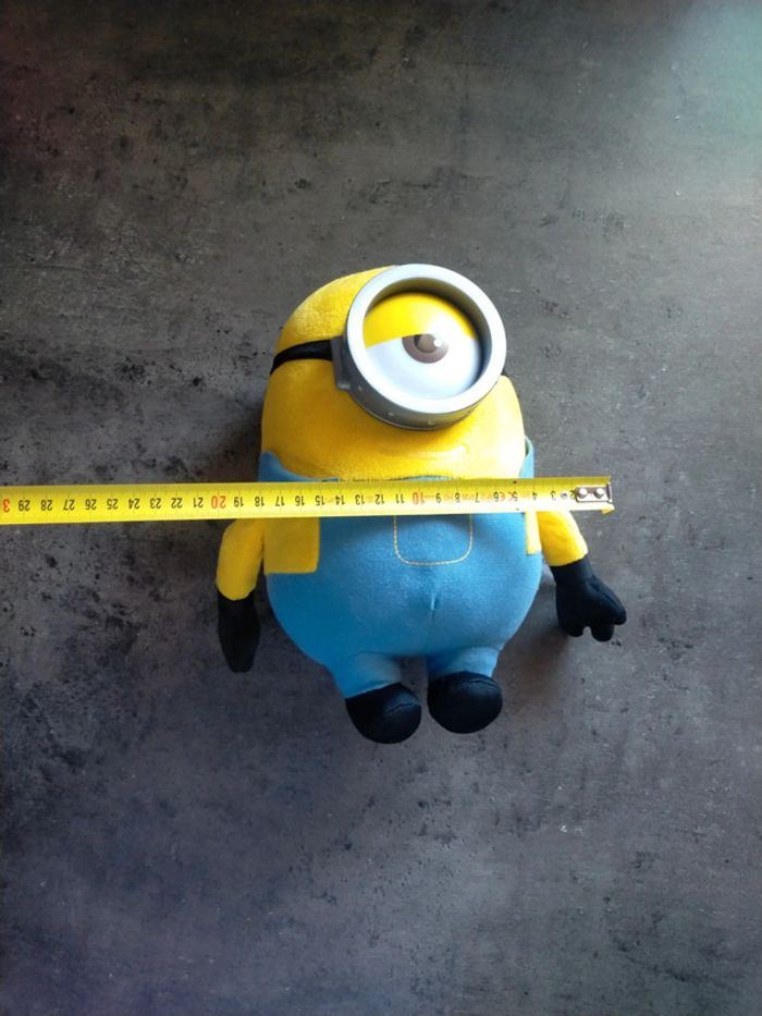 Peluche officiel minion, de moi moche et méchant avec son monocle - photo numéro 10