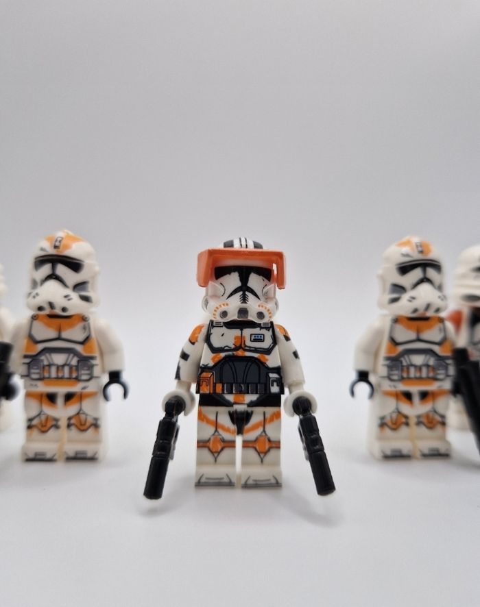 Figurines type lego Commandant Clone Cody + 5 clones de la 212ème star wars - photo numéro 2