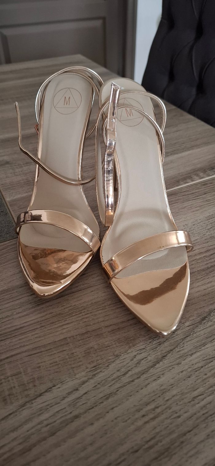 Nu pieds à talons dorés rosées Missguided