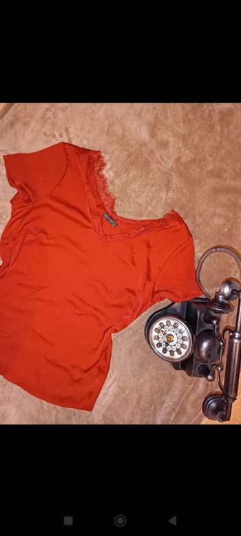 Blouse rouge effet satinée caraco