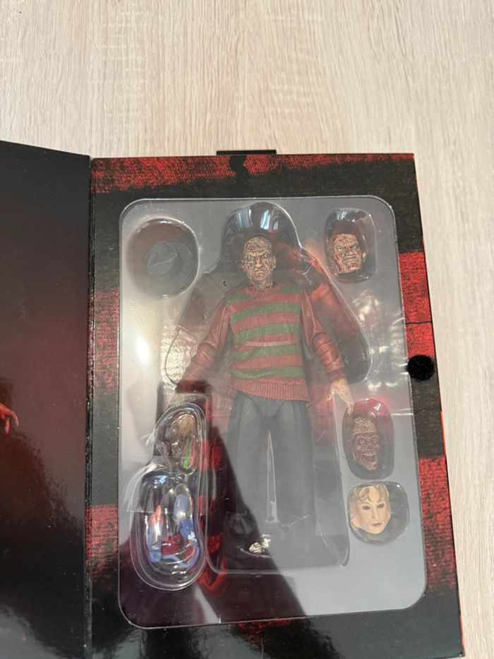 Freddy Krueger Figurine NECA Ultimate – 18 cm - photo numéro 3
