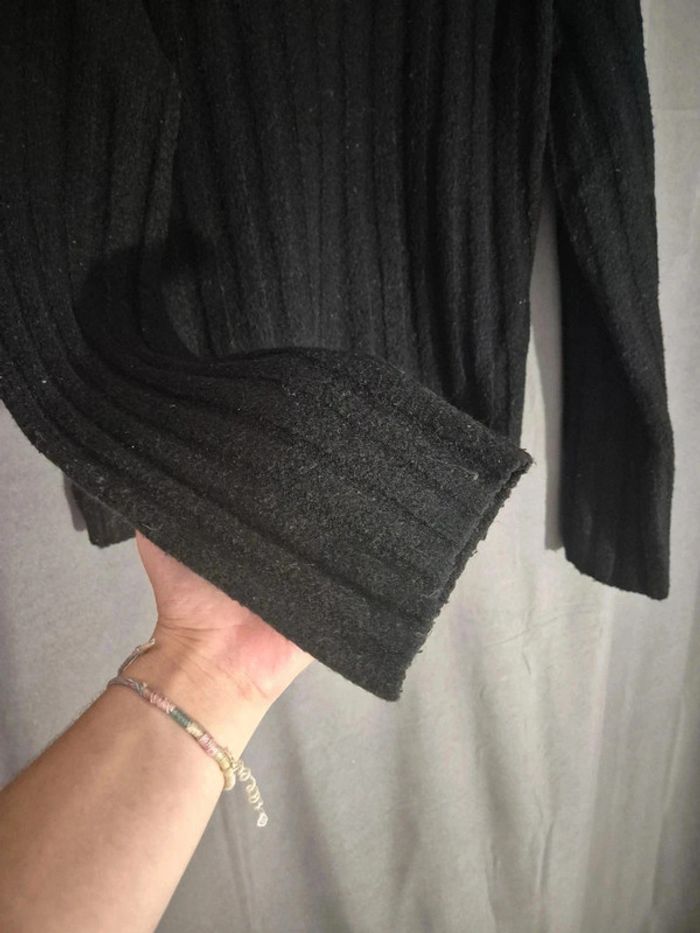Pull noire - photo numéro 3