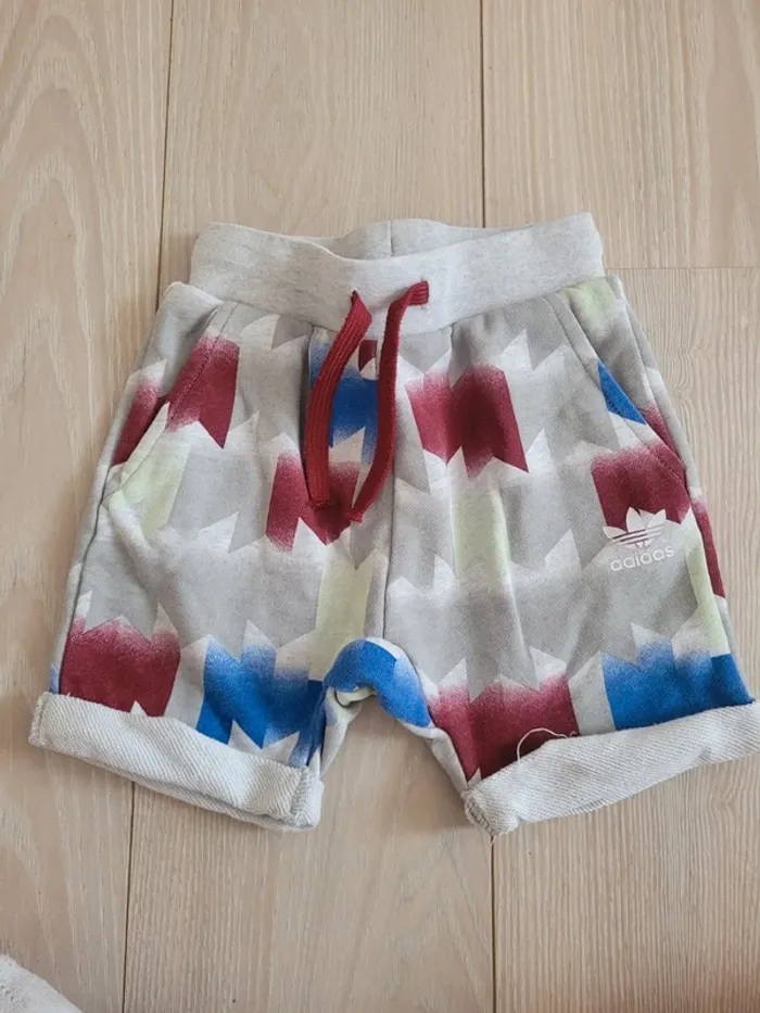 Short adidas 18 mois