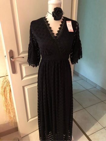 Magnifique robe dentelle neuve