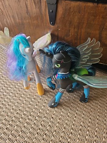 My little pony sonore et lumineux Queen chrysalis et princesse celestia