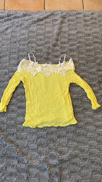 Haut jaune épaules nues taille S