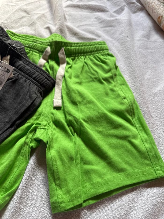 Lit de 2 shorts neufs avec étiquette taille 6 ans - photo numéro 5