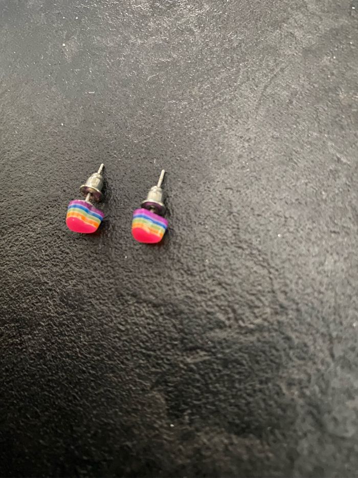 Boucles d’oreilles cœur multicolores - photo numéro 2