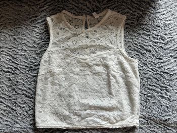 Top motif en dentelle