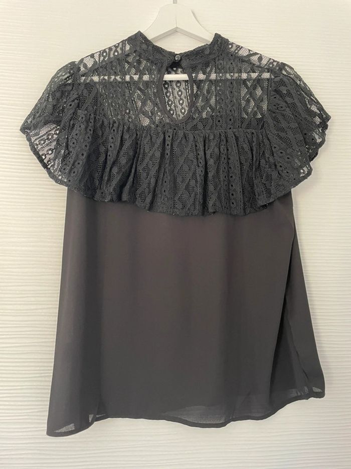 Haut blouse noire élégante unie col en dentelle sans manches - photo numéro 5