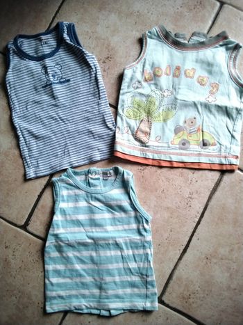 Débardeurs taille 12 mois