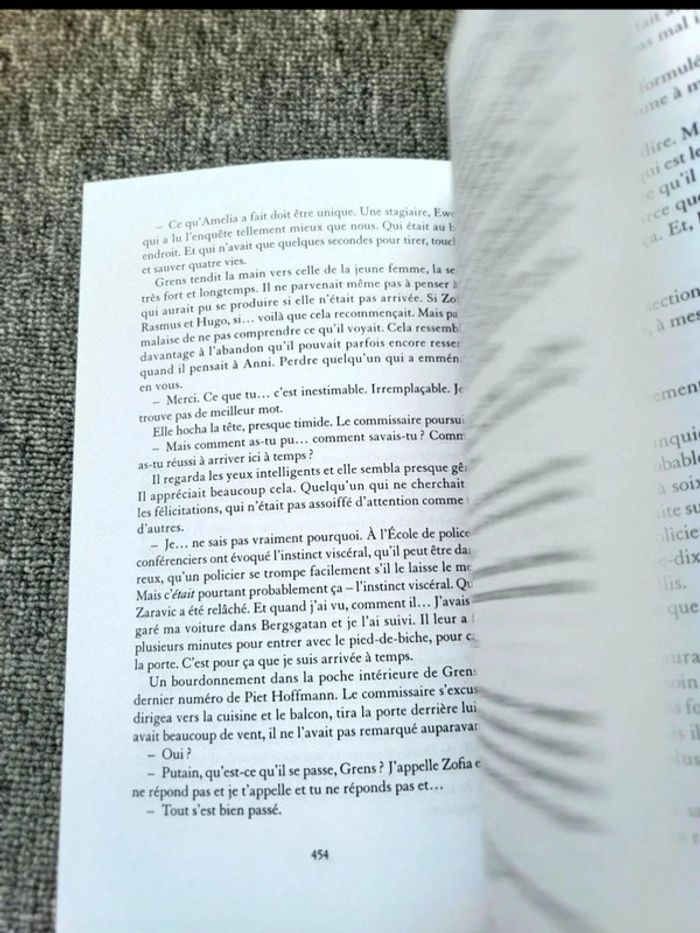 Livre "Qui est là ?" Anders Roslund – Thriller Psychologique – Éd. Mazarine – Comme Neuf - photo numéro 7