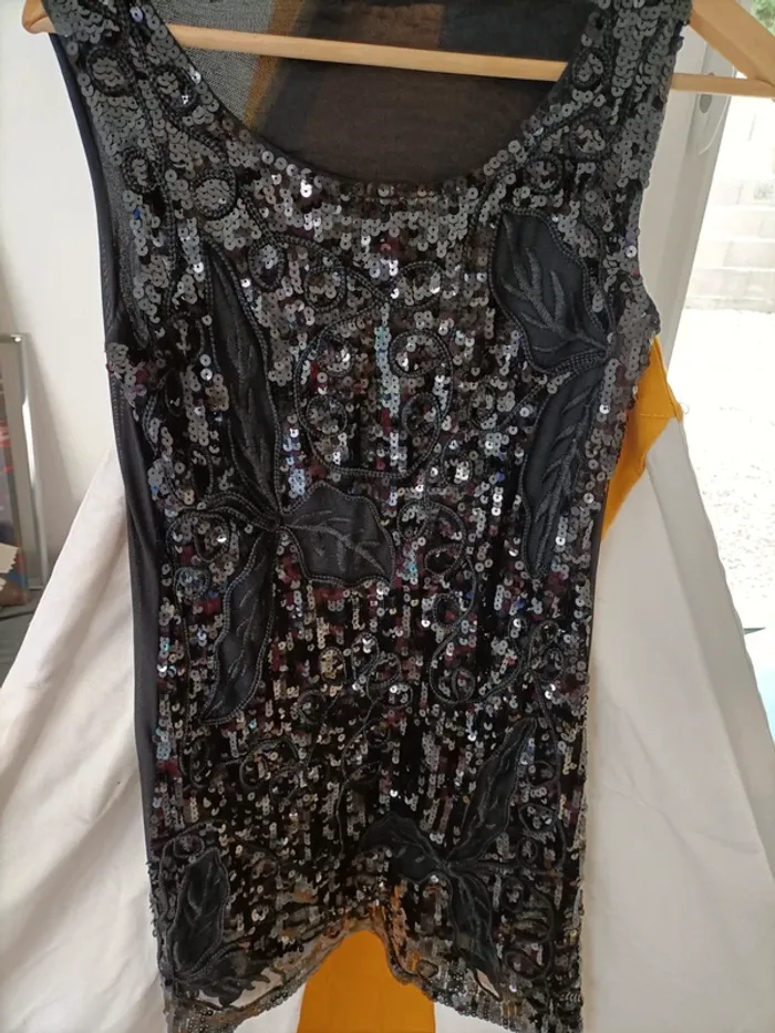 Robe noire à sequins