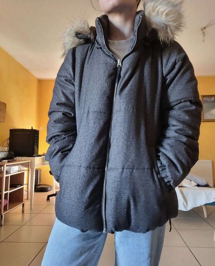Doudoune grise avec fourrure
