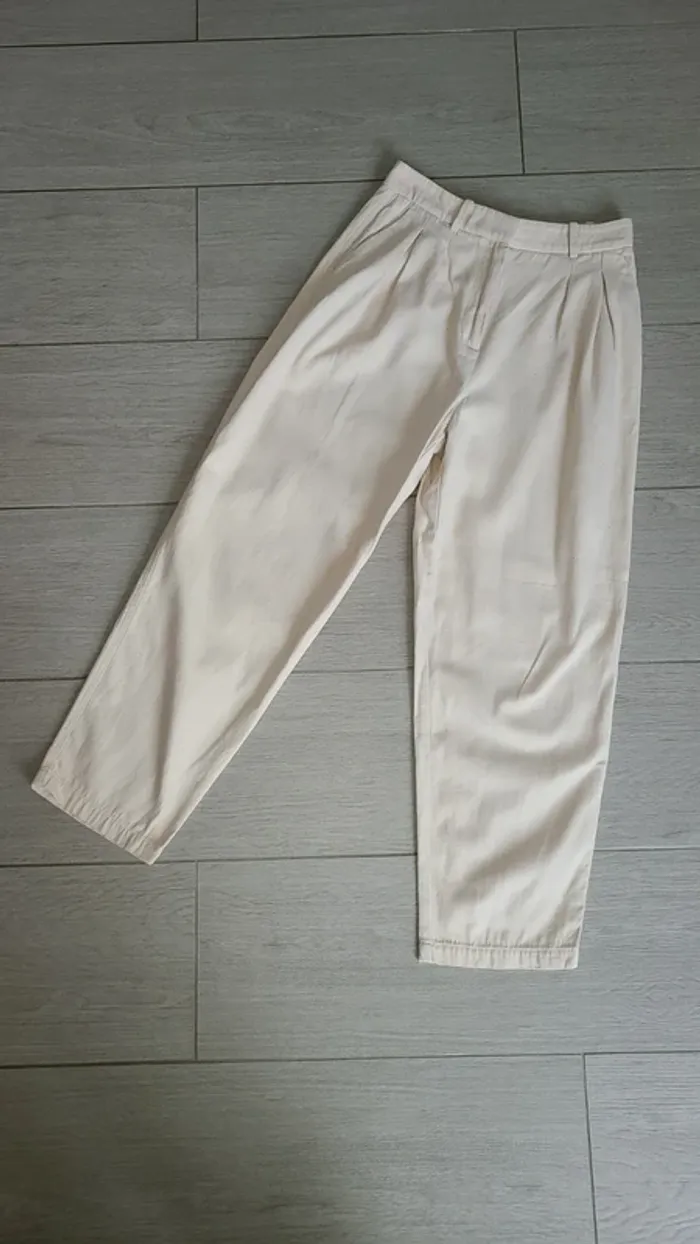Pantalon beige carotte zara - photo numéro 2