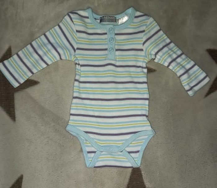 Lot vêtements 3 mois diverses marques
Bon état voir très bon - photo numéro 5