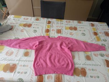 Pull rose manches longues 12 ans 2€