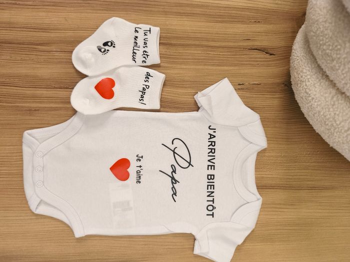 Ensemble Annonce Grossesse – Body & Chaussettes Message amour pour Papa - photo numéro 3