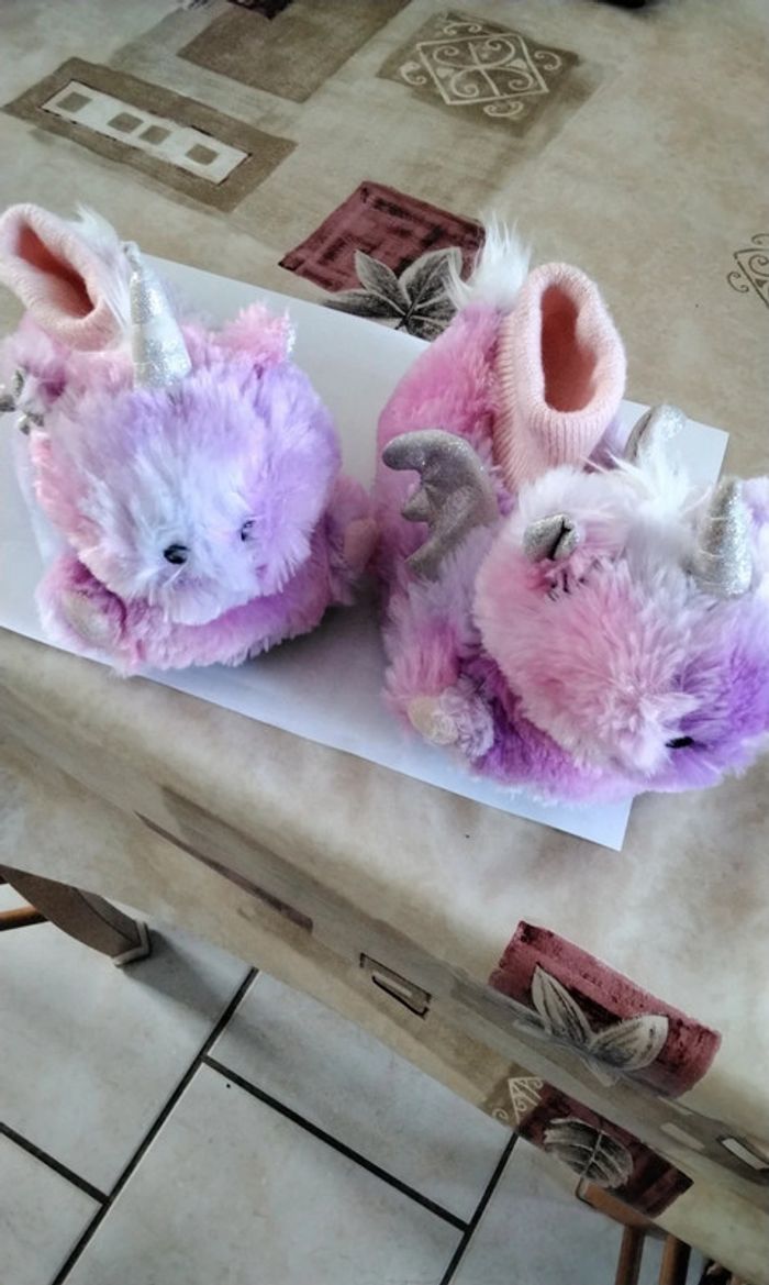Chaussons, licorne , montant, violet et rose, comme neuf , pointure 24