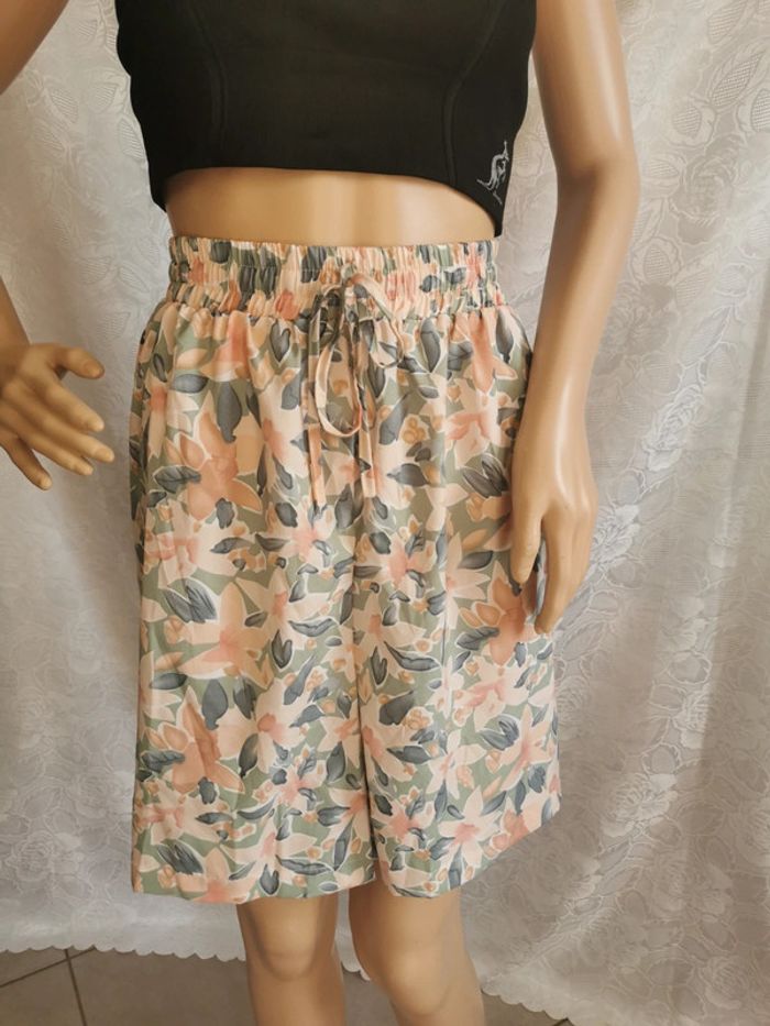 Short. Vert. Pêche. Taille 42.Christy
