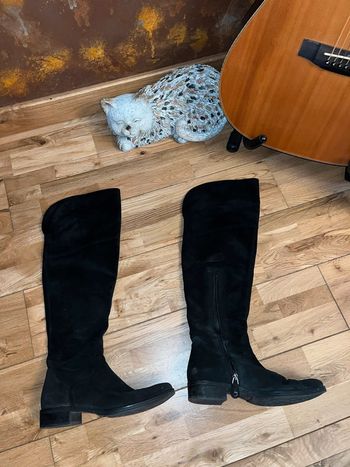 Belles bottes en daim noires geox très bon état 36