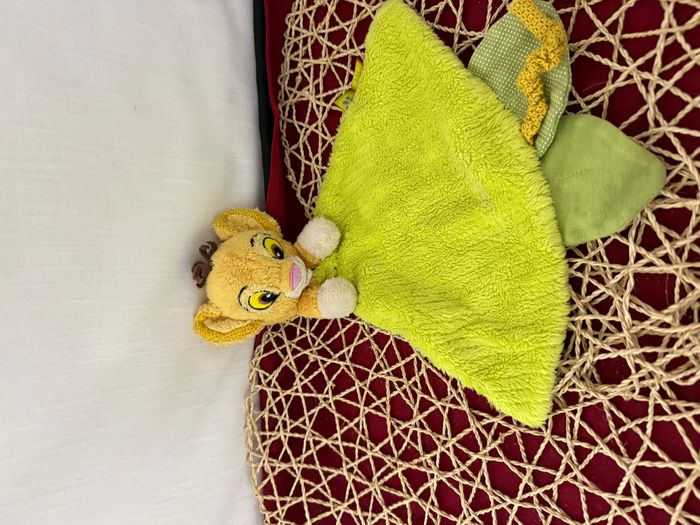 Doudou plat le roi lion Simba vert soleil DISNEY plus de soleil