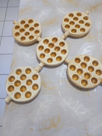 Lot de cinq cassolette assiettes poêlons a escargots en céramique