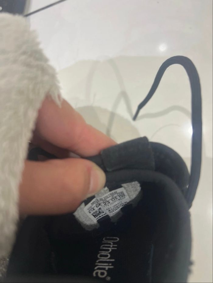 Basket adidas enfant taille 23 - photo numéro 4