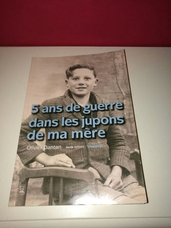 Livre "5 ans de guerre dans les jupons de ma mère" par Olivier Dantan
