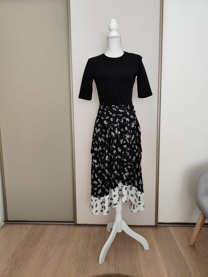 Robe Maje neuve taille 1 noire et blanche toutes saisons de